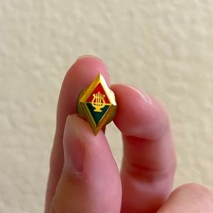 AXO Pin